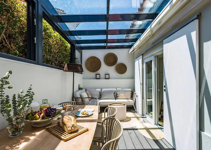 Casa Da Zu Stylish Pool House With Glass Lounge